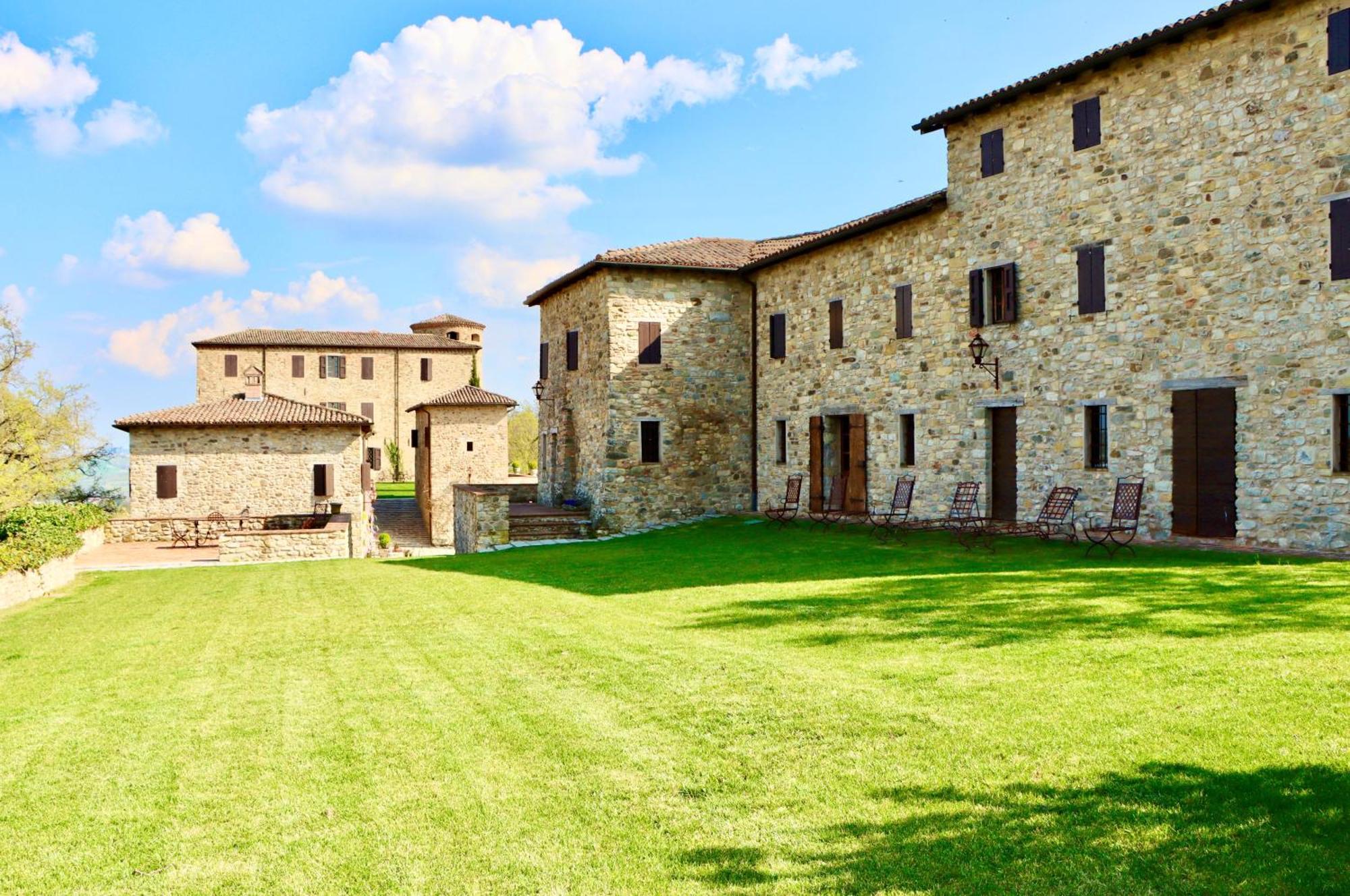 Castello Di Viano Villa Bagian luar foto