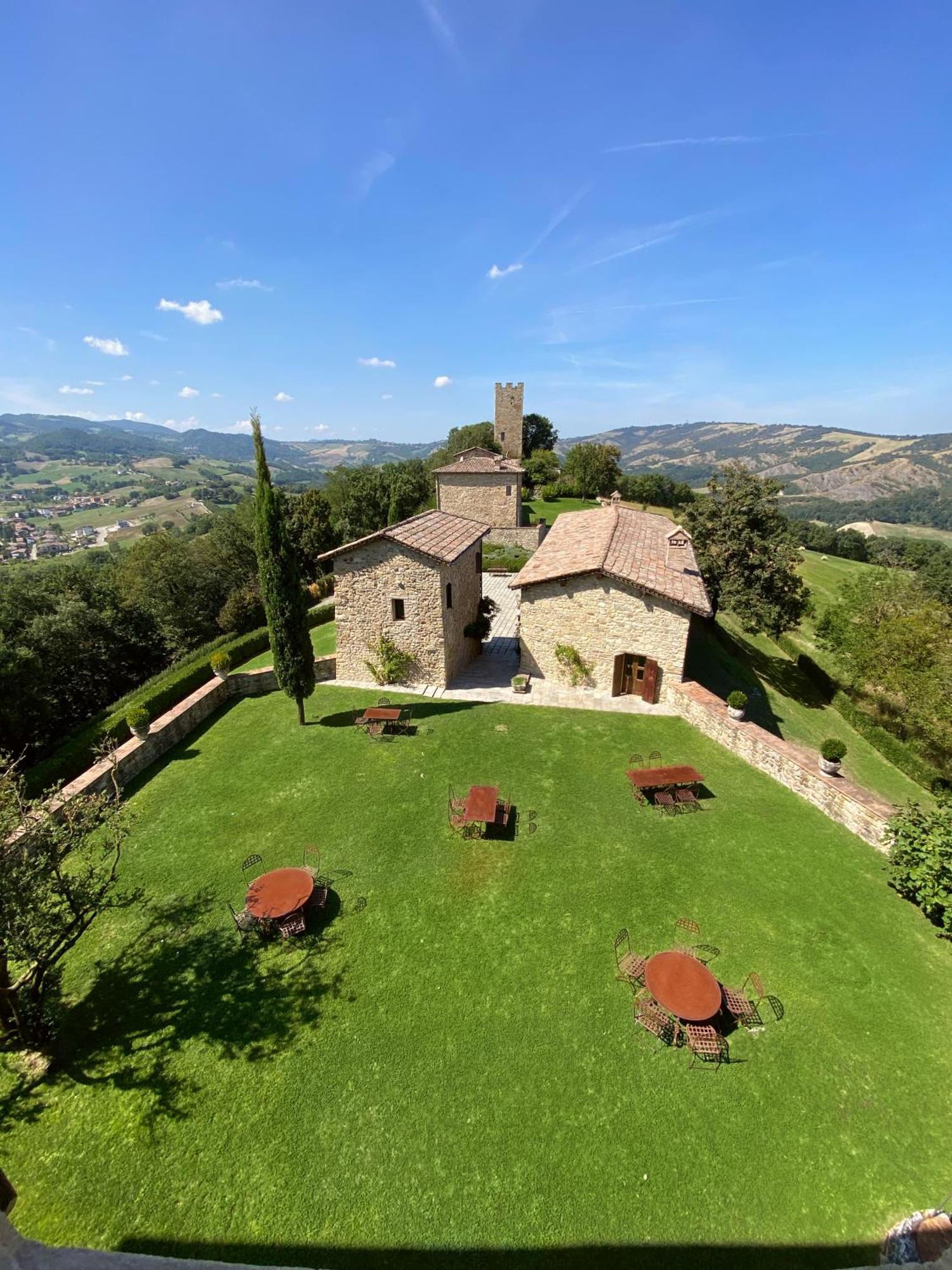Castello Di Viano Villa Bagian luar foto