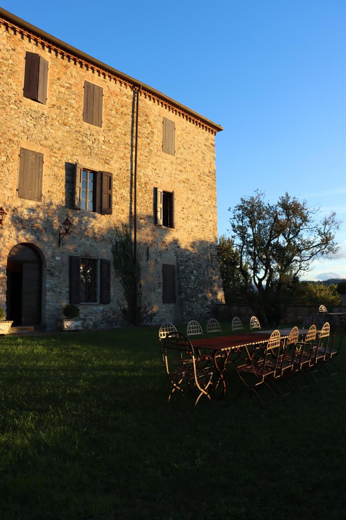 Castello Di Viano Villa Bagian luar foto