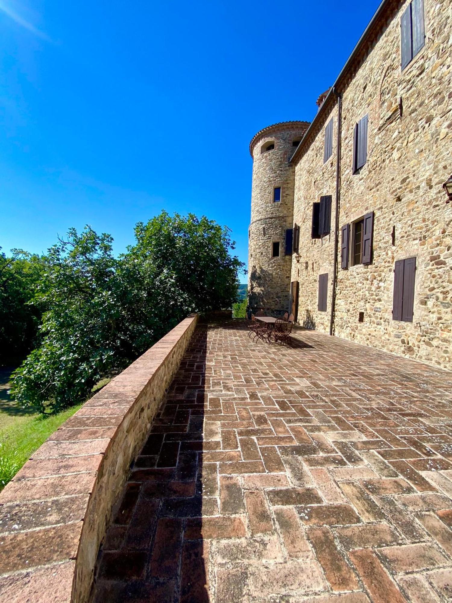 Castello Di Viano Villa Bagian luar foto