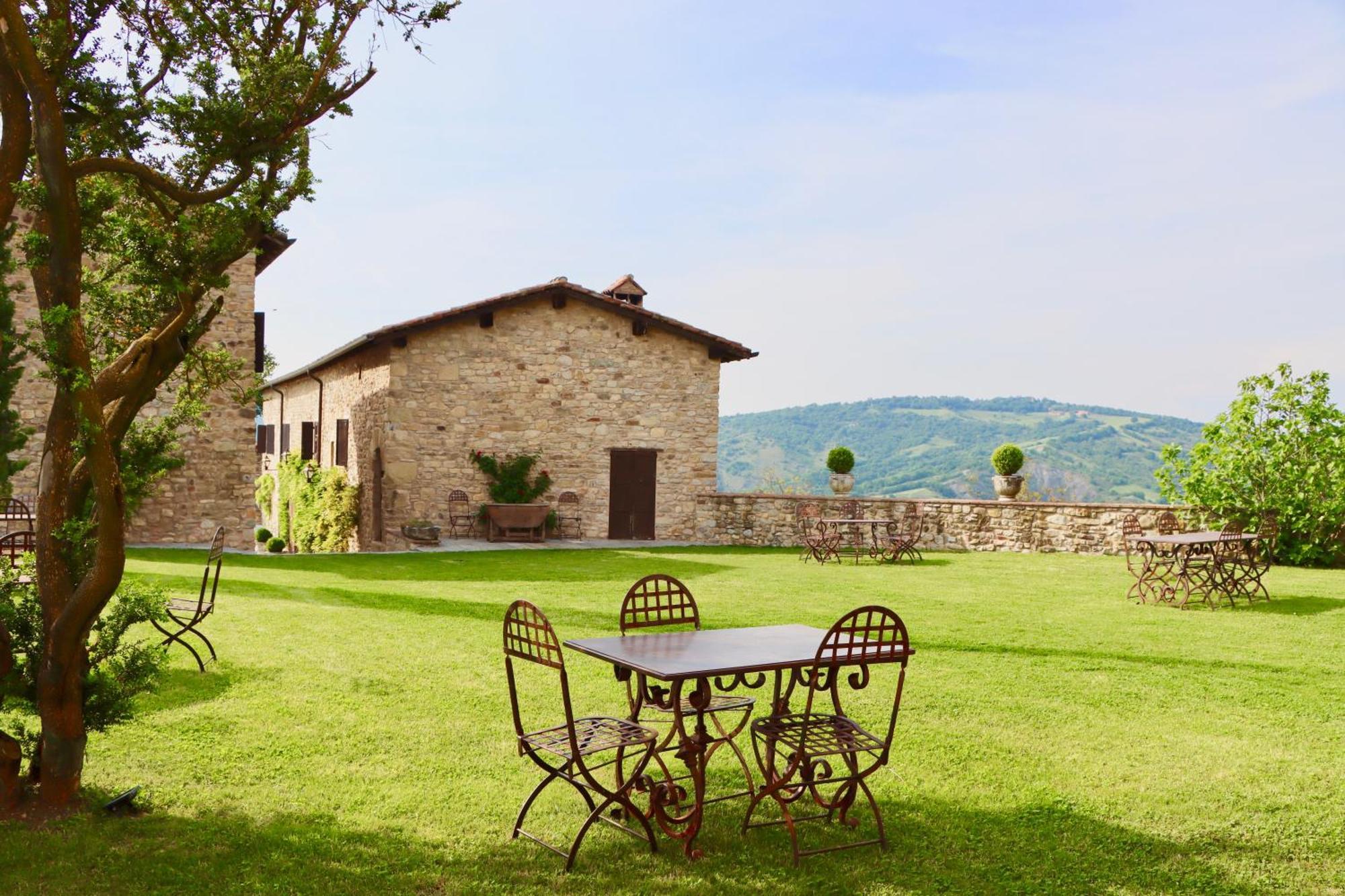 Castello Di Viano Villa Bagian luar foto