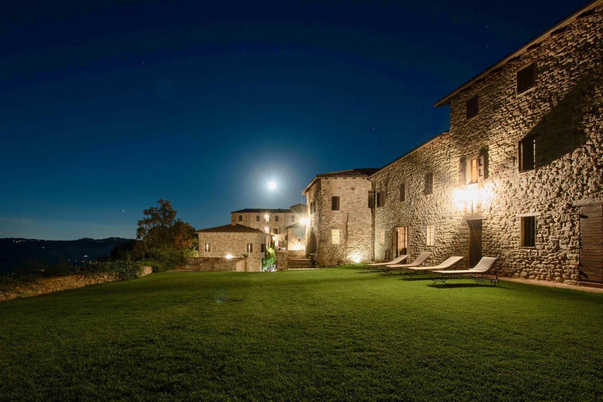 Castello Di Viano Villa Bagian luar foto