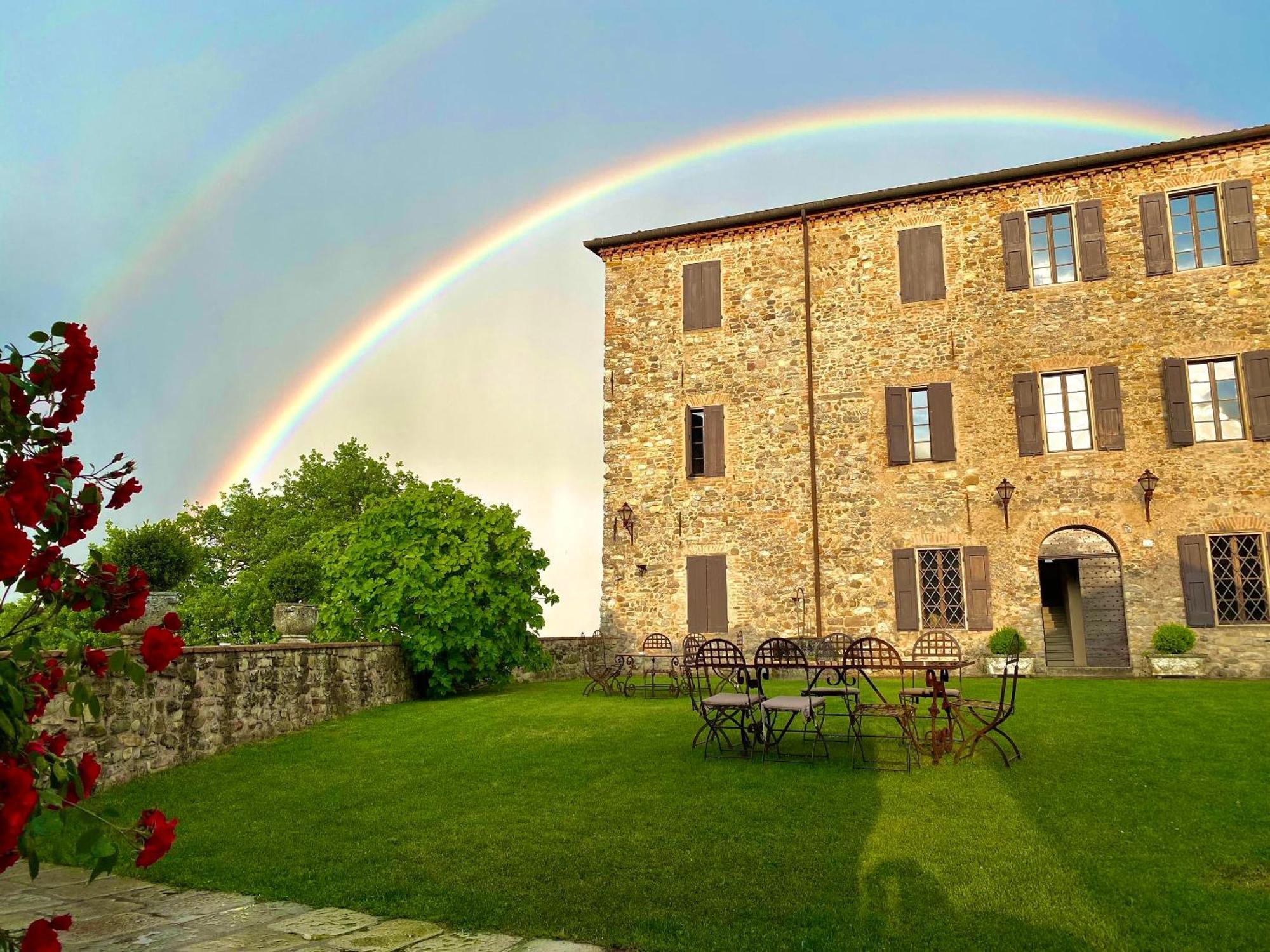 Castello Di Viano Villa Bagian luar foto
