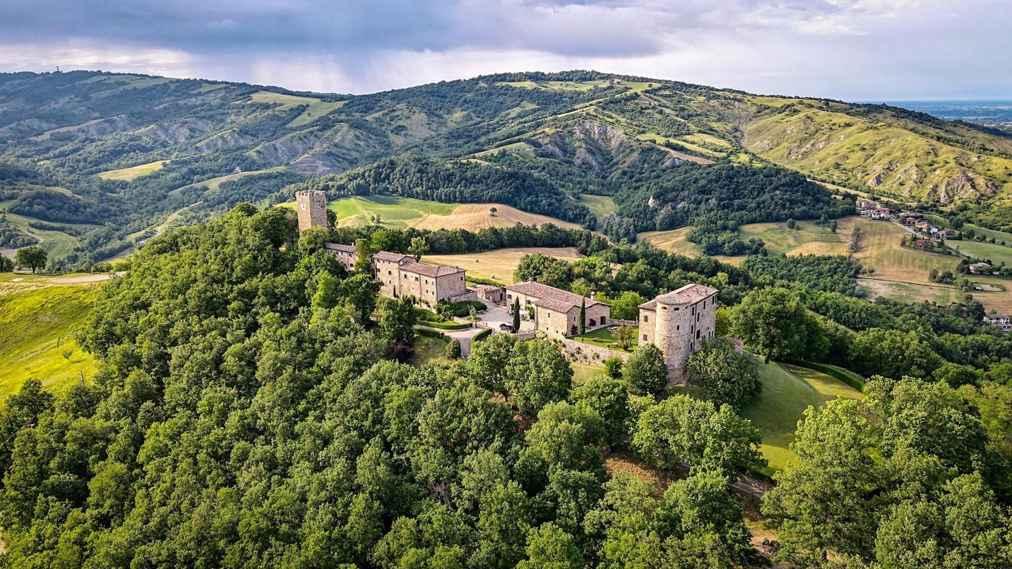 Castello Di Viano Villa Bagian luar foto