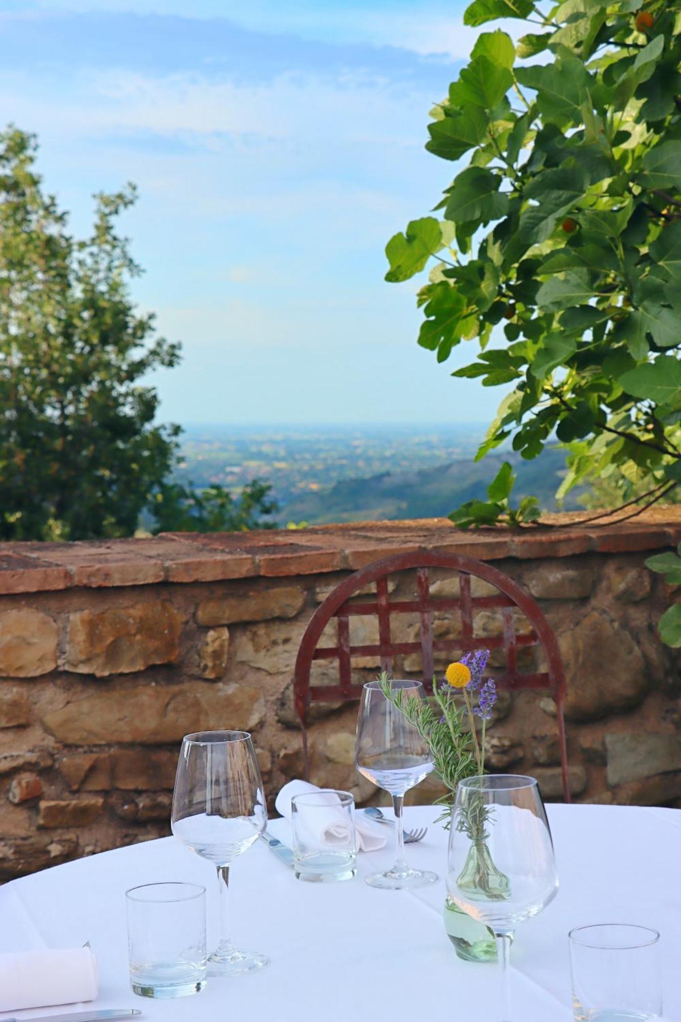 Castello Di Viano Villa Bagian luar foto