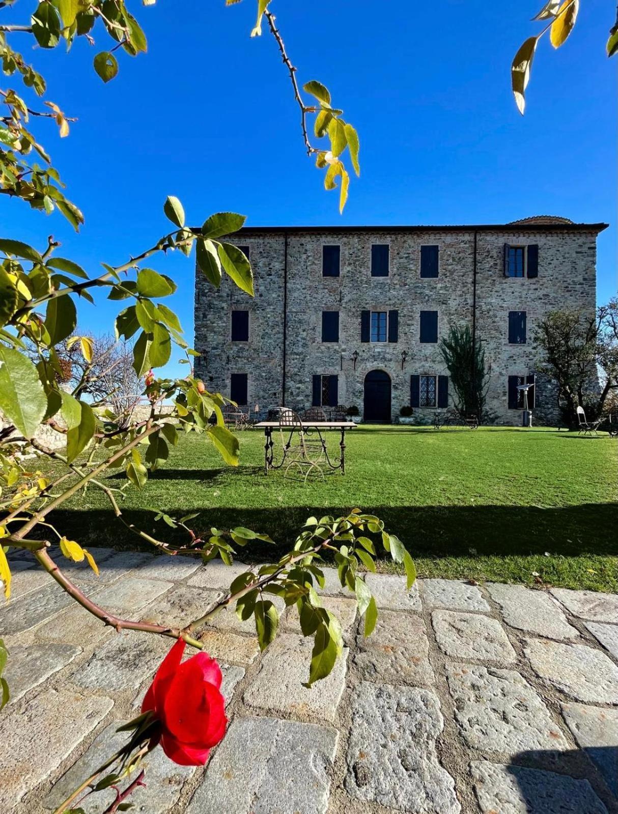 Castello Di Viano Villa Bagian luar foto